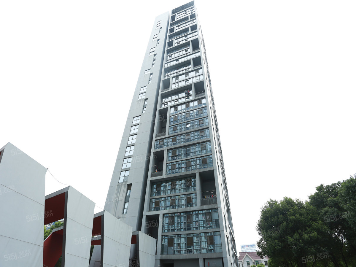 天寓近6个月成交 8 套·42 套在售·13 套在租2007建成 板楼滨江