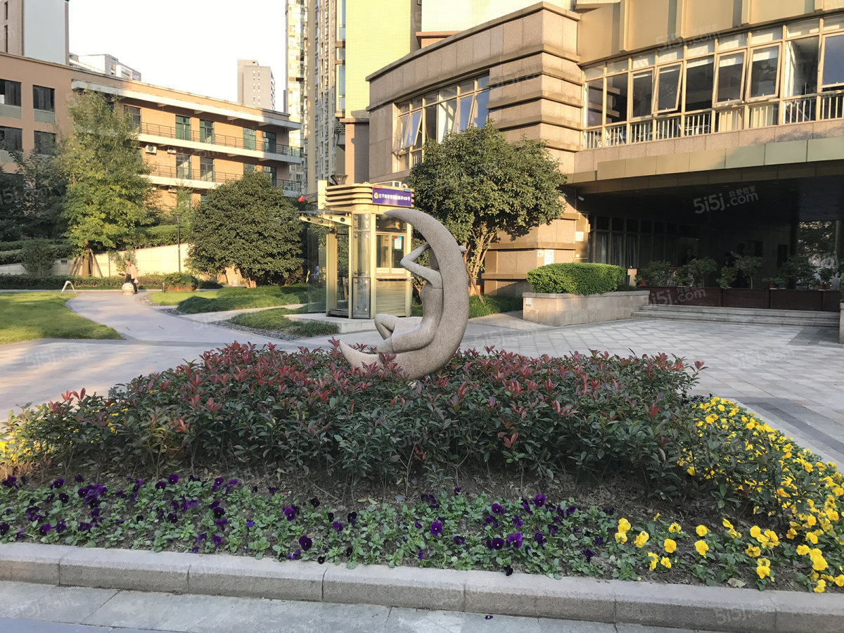 东方君悦一线江景房,楼层好视野佳,舒适享受!