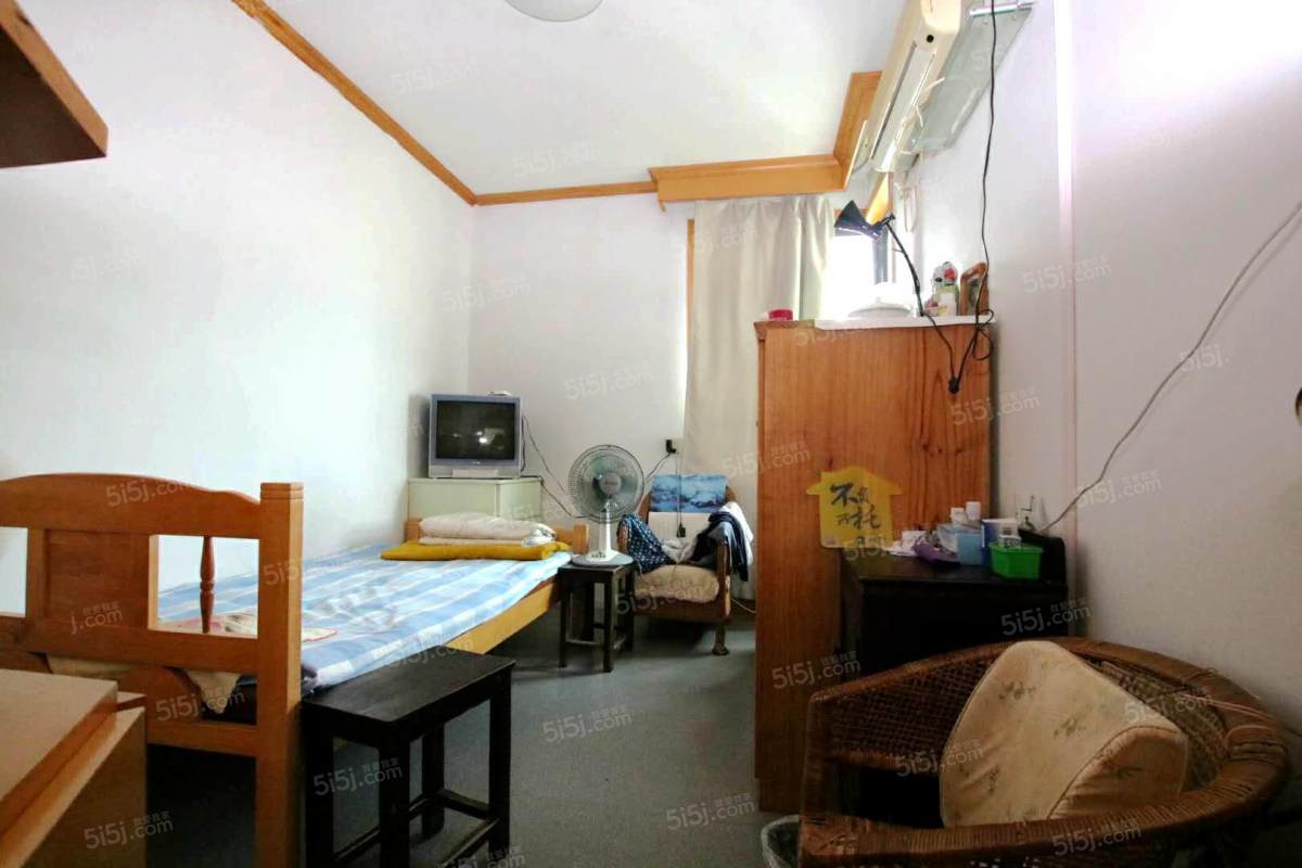 楼层:高楼层/30层 朝向:南北 装修:精装 规划用途:普通住宅 年代:2000