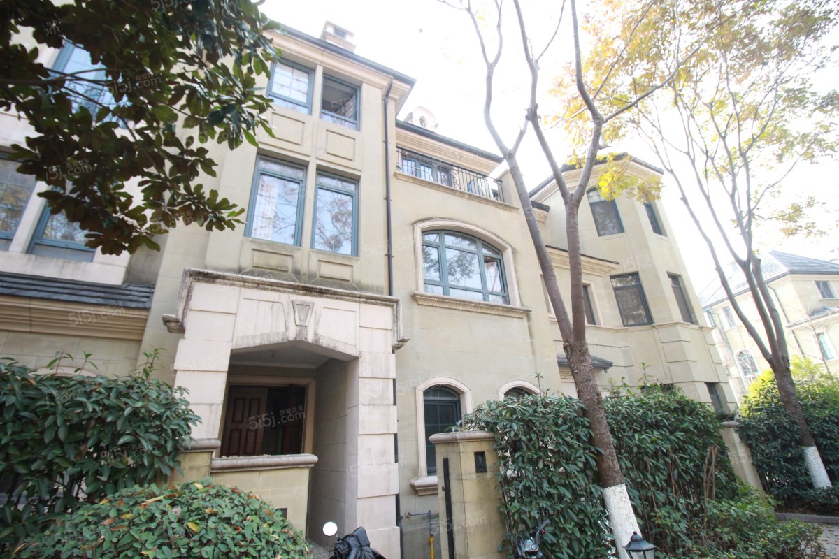金都夏宫 山顶排屋 带院子 送车位 配套齐全