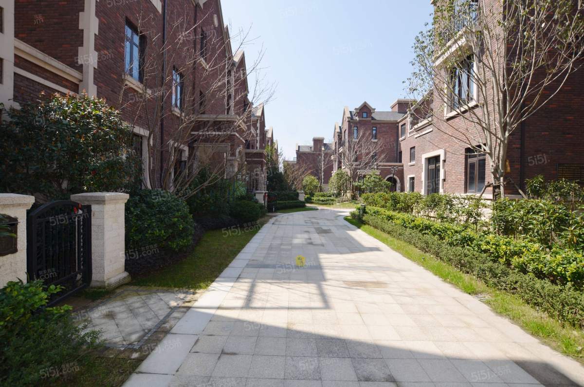 红郡御庄 私人典藏 稀缺城市排屋 你值得拥有