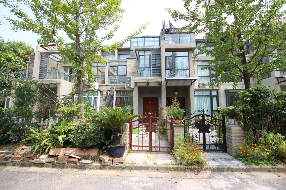 南岸花城 城市花园 环境优美 排屋位置好