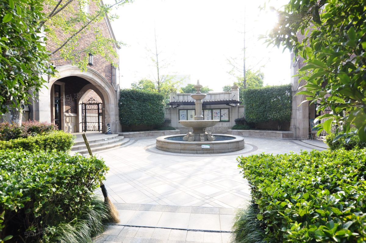 西溪玫瑰园,西溪湿地旁现房排屋英伦风格,南花园,房东诚心出售