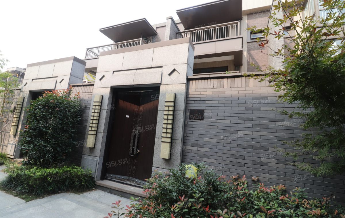 青枫墅园排屋 满两年 干净毛坯房 排屋带庭院 双车库