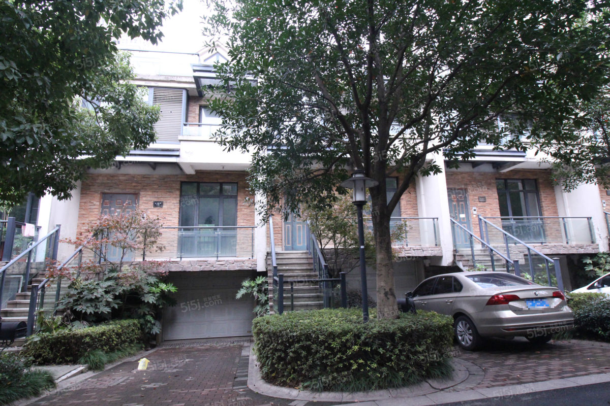 瑞城花园排屋 温莎郡小区环境优美物业管理严格