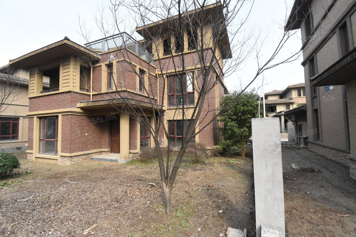 星星港湾 别墅 5室2厅3卫 送前后大花园 采光好 随时看房