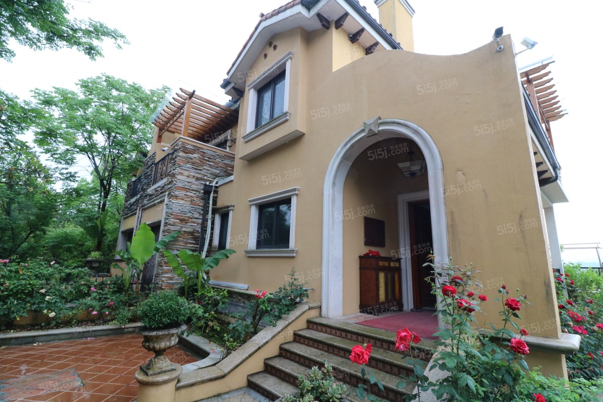 恒和依山郡 精装排屋 带80方的花园 房东诚心出售