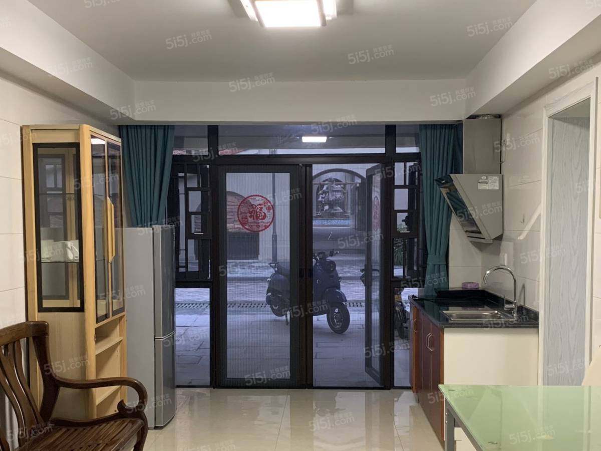 伊萨卡国际城租房_伊萨卡排屋,地下车库改装,精装两室一厅一卫一厨