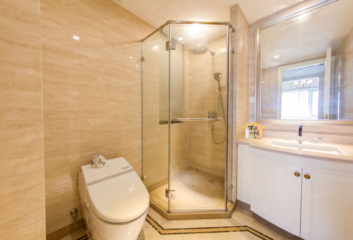 东方壹号公寓 3室2厅2卫 126㎡