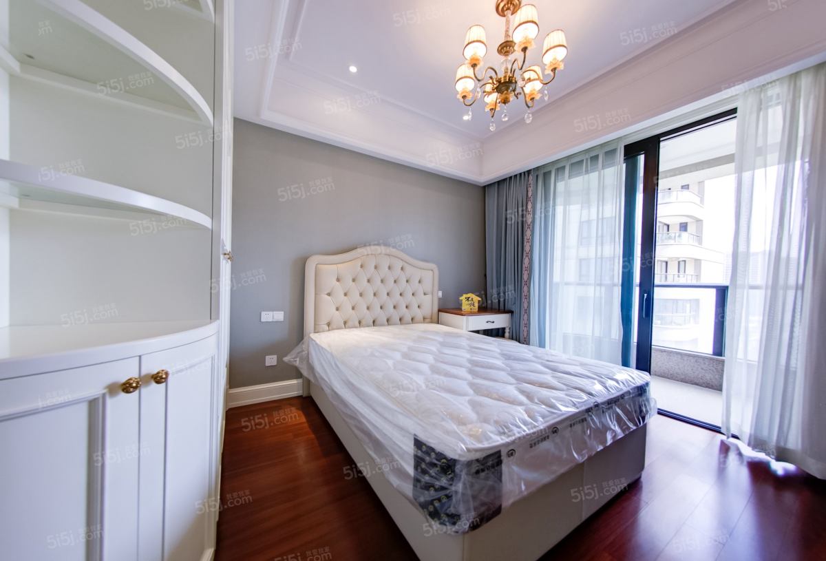 东方壹号公寓 3室2厅2卫 126㎡