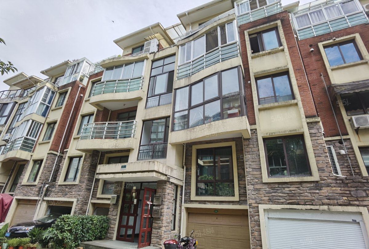 鸣翠蓝湾 4室2厅3卫