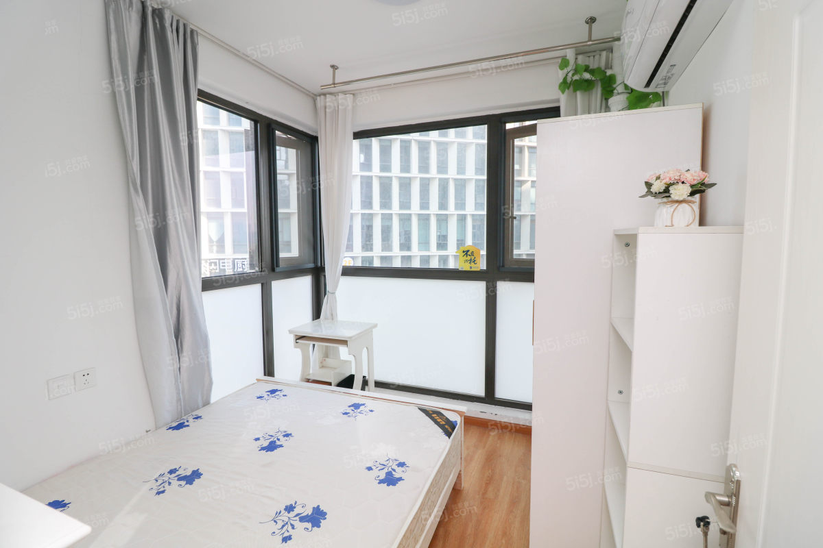 珑玺公寓简单装修四房边套卫生间全明看房方便诚心卖