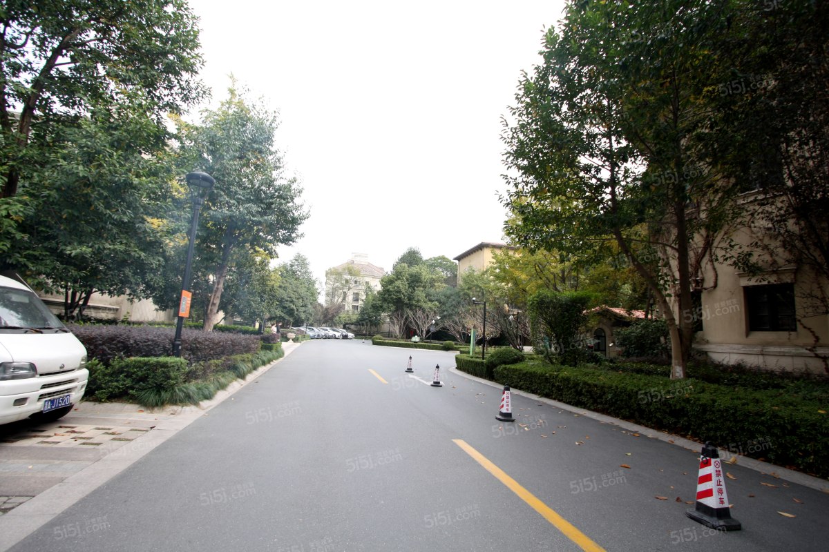 带车位,翡翠城品质小区!户型正气!视野开阔!周边配套齐全