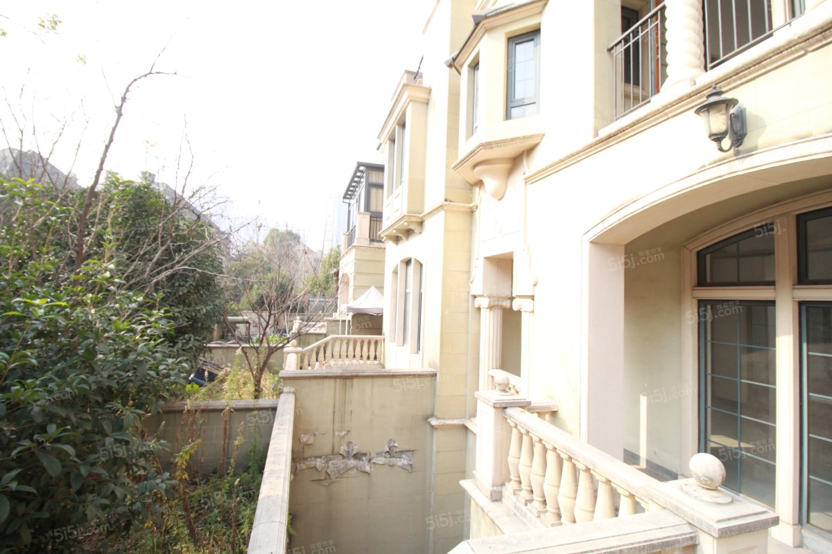 金都夏宫排屋二手房-金都夏宫 山顶排屋 带院子 送车位 配套齐全-杭州