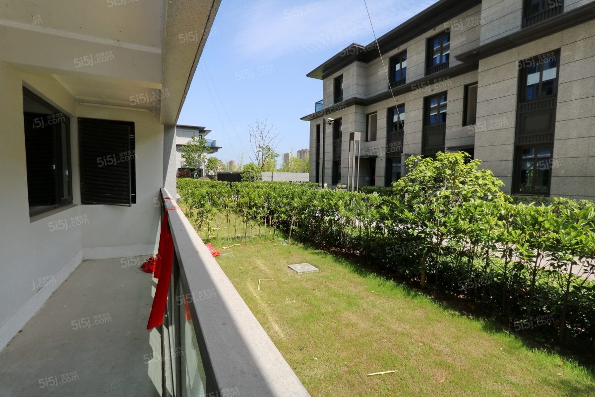 新上印澜府小洋房,毛坯自新装修,送地下室,环境优