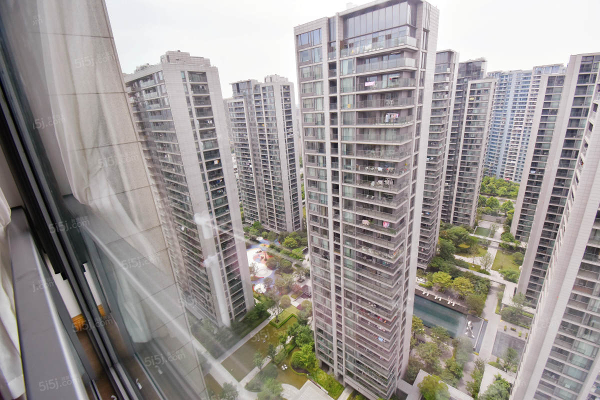 江河汇板块精装修东边套好房绿城物业