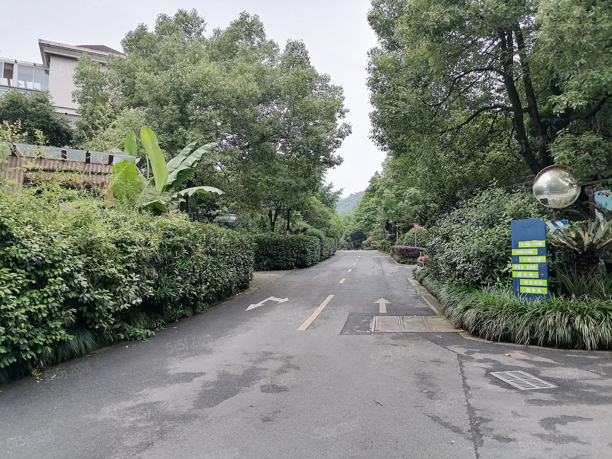 荆山翠谷新上排屋房东诚心售带装修边套